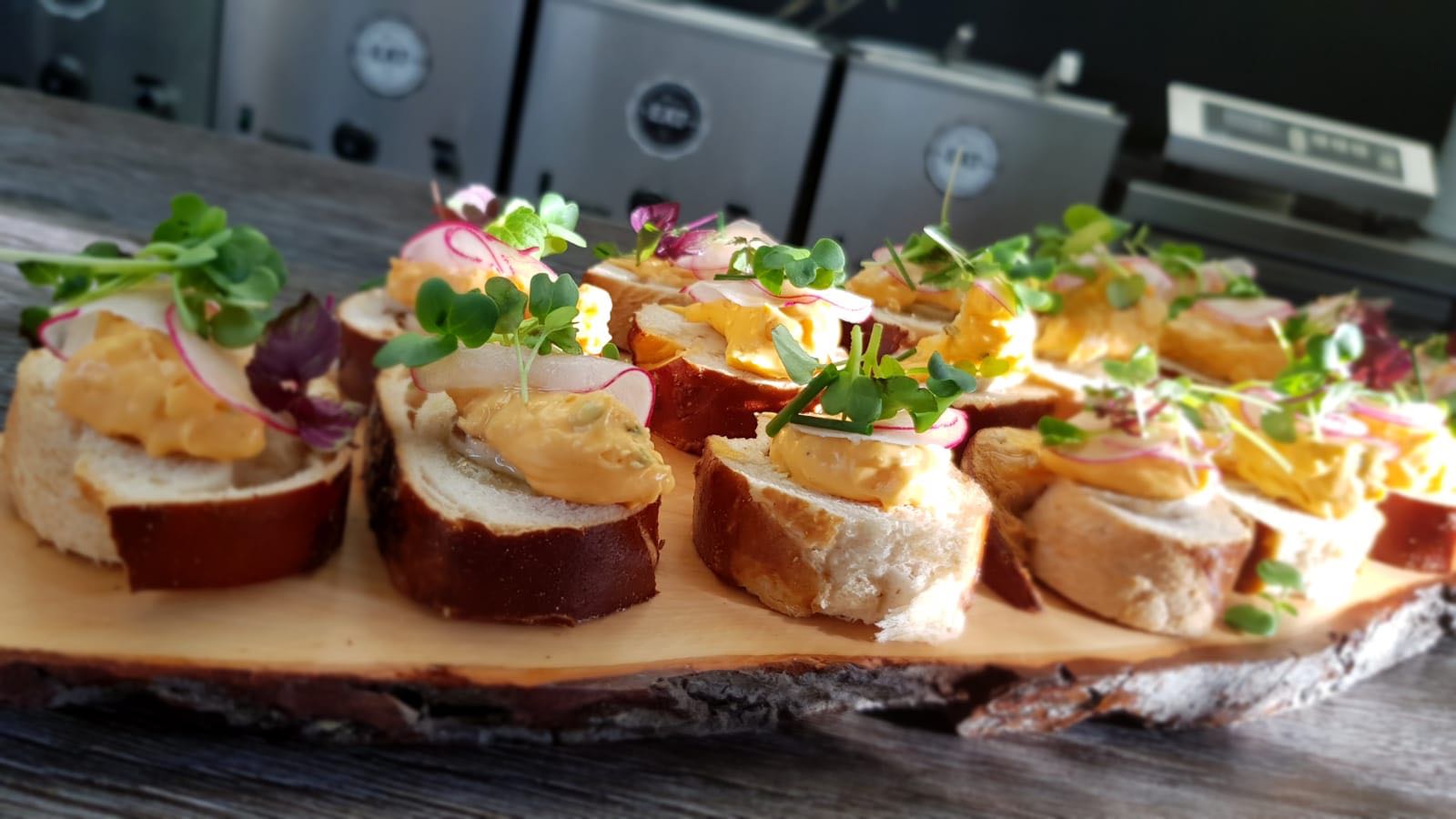Feine Canapés aus dem Foodtruck-Catering